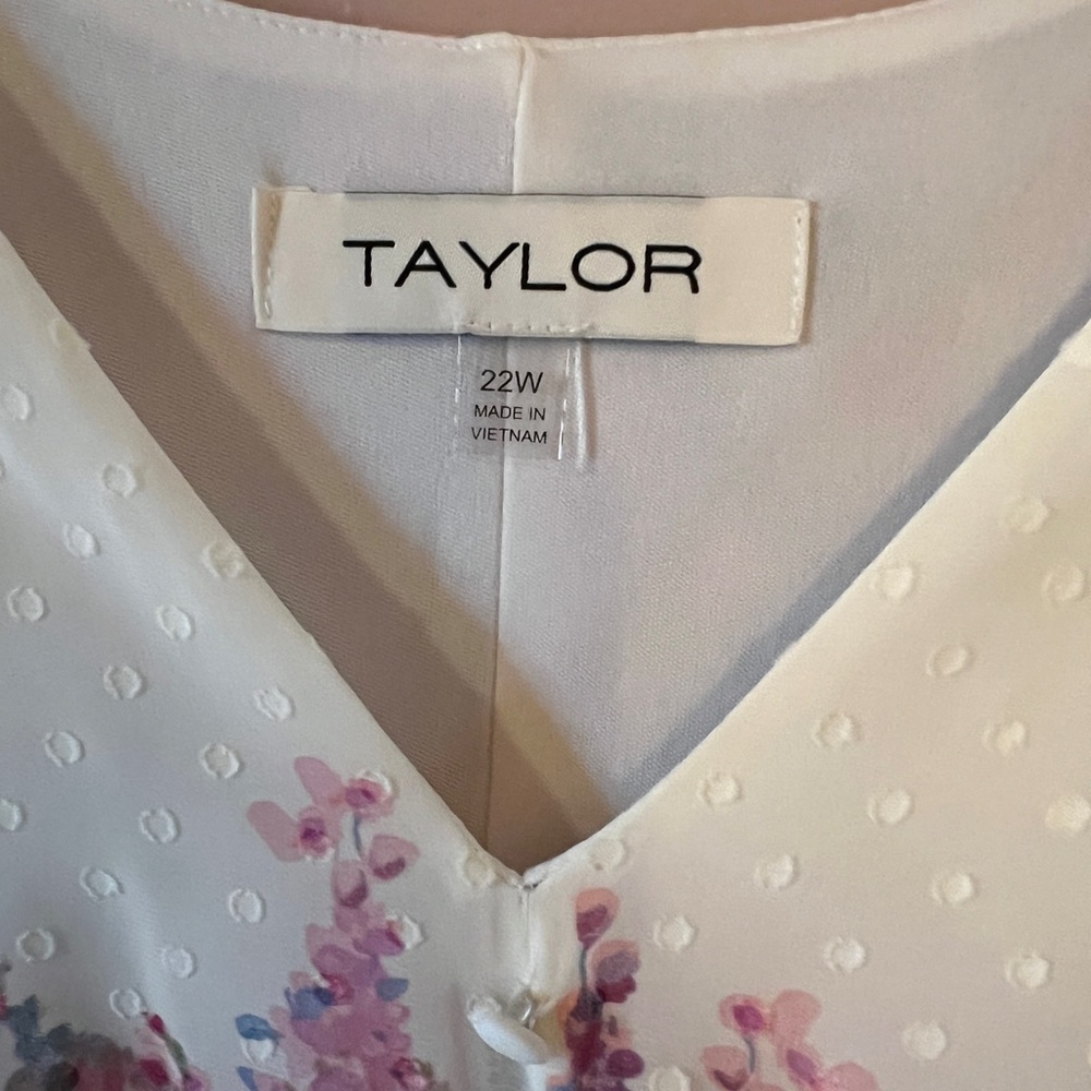 Gorgeous floral maxi dress by Taylor. New With Tags, absolutely beautiful! - Picture 2 of 11
